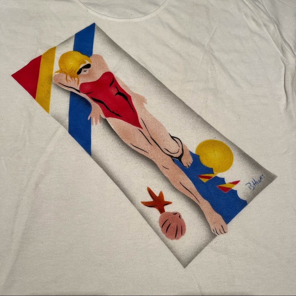 Vintage Shirt Girl in a Beach - Picture 2 of 11